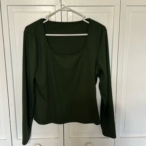 Green, long sleeve scoopneck top
